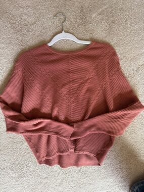 Tahari Dusty Rose V‑Detail Knit Scoop Neck Sweater